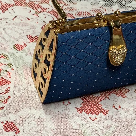 Cute brass and rhinestone purse - Picture 3 of 17